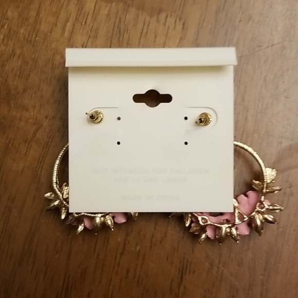 Beautiful floral earrings - Picture 3 of 6